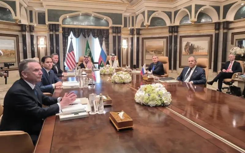 Переговоры России и США начались в Саудовской Аравии