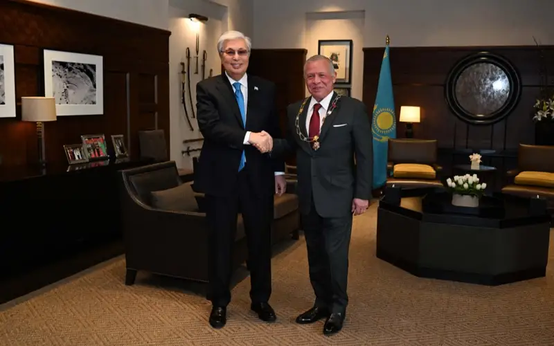 Глава государства наградил Короля Абдаллу II орденом «Алтын Қыран»