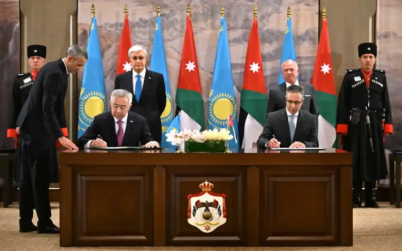 Prezıdent Iordanııaǵa resmı sapary aıasynda 10 qujatqa qol qoıdy