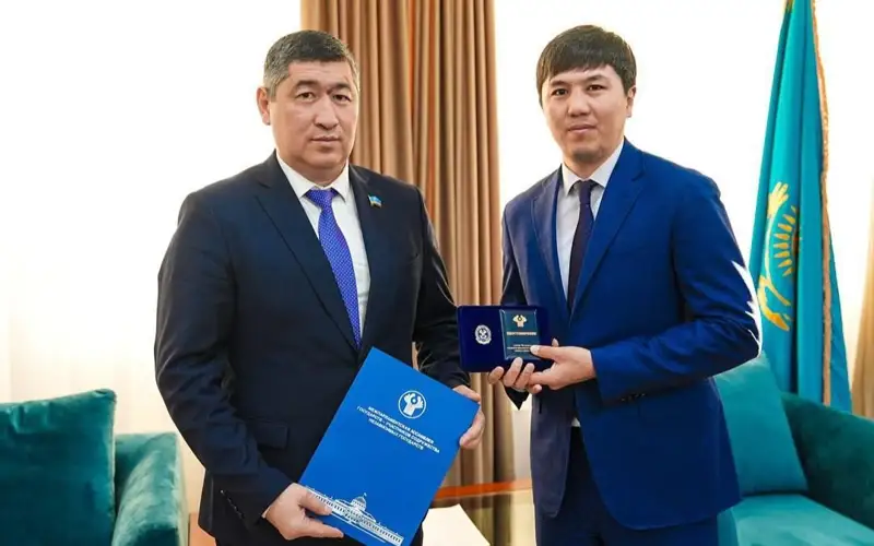 Мерей Ақшаловқа ТМД Парламентаралық Ассамблеясының құрмет белгісі табысталды