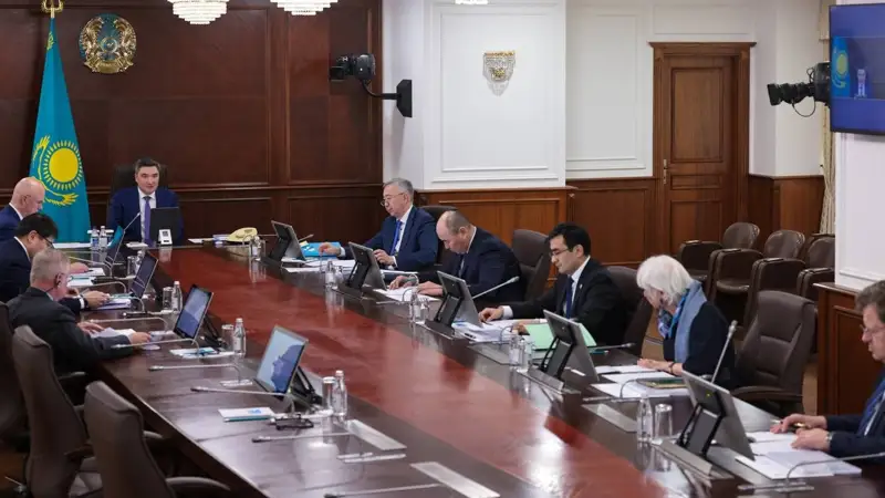 Oljas Bektenov «Báıterek» holdıngi dırektorlar keńesiniń otyrysyn ótkizdi 
