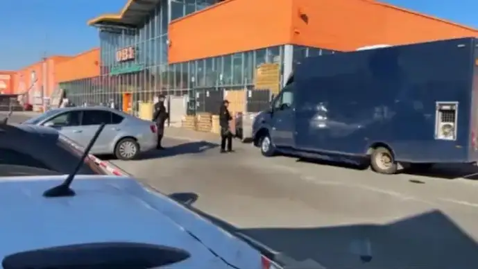 Chehııadaǵy saýda ortalyǵynyń birinde eki áıel kóz jumdy