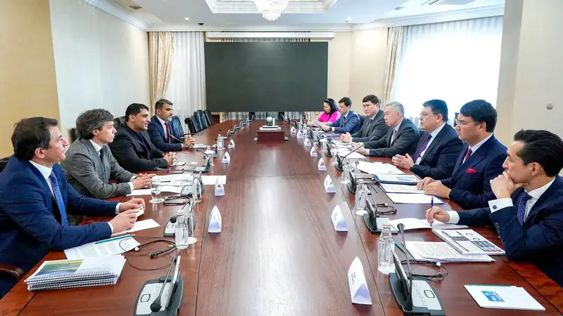 Канат Бозумбаев и Серик Жумангарин провели встречу с представителями Инвестиционного банка Омана