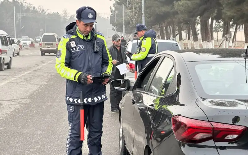Ózbekstanda jol erejesin jıi buzatyndar endi kólik basqarý quqyǵynan aıyrylady