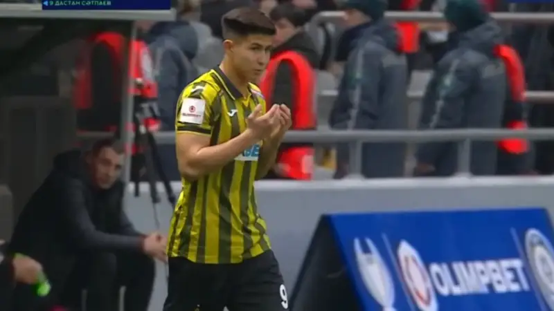 16-летний игрок «Кайрата» Дастан Сатпаев вышел на замену