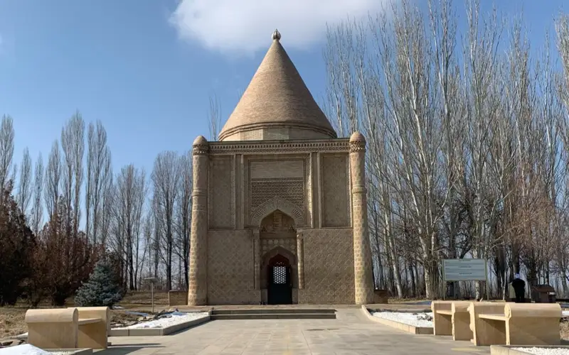 Мавзолей Айша биби 