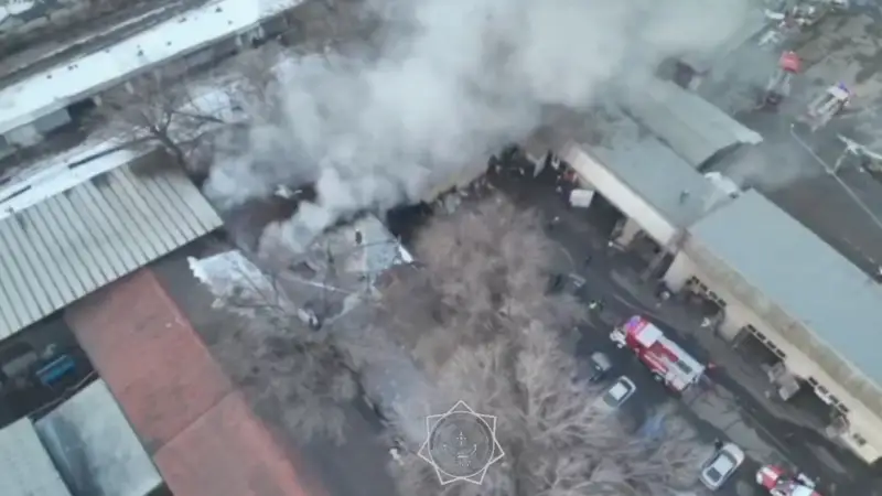 Склад загорелся в Алматы 