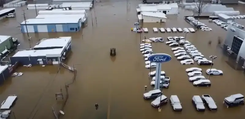 АҚШ-та су тасқынынан қаза тапқандар саны 21 адамға жетті 