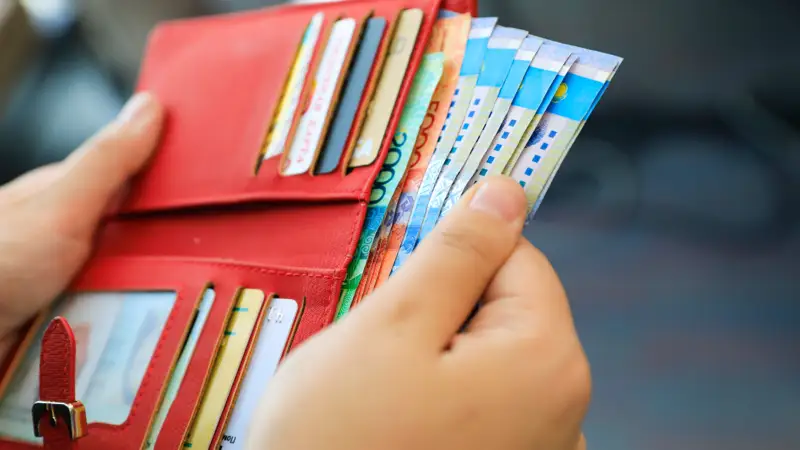 Ақтөбеде банк қызметкері алаяқтардың алдын орап кетті