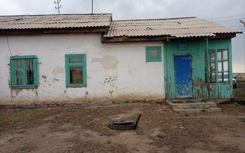 Pavlodarda burynǵy mekteptiń ǵımaraty bir bólke nannyń qunyna satylyp ketti Pavlodarda burynǵy mekteptiń ǵımaraty bir bólke nannyń qunyna satylyp ketti
