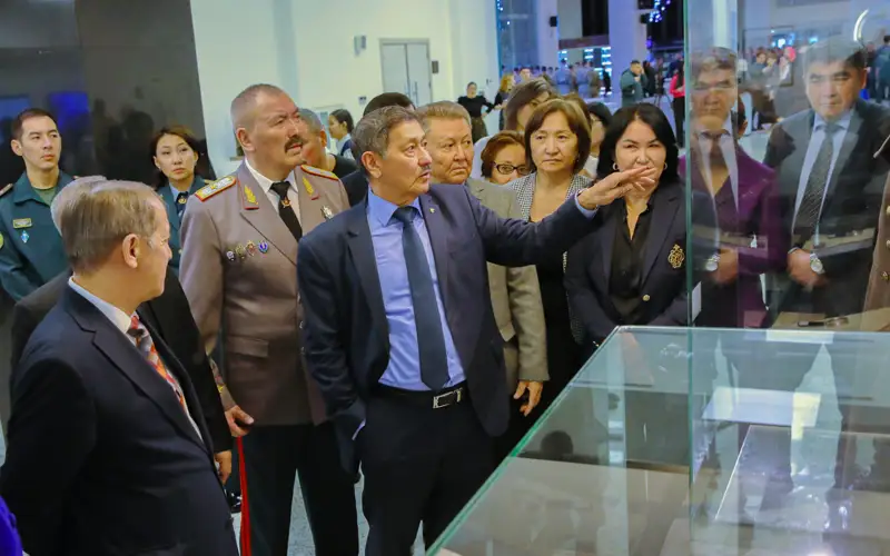 Бауыржану Момышулы, Малику Габдуллину и Алии Молдагуловой посвятили выставку в Астане