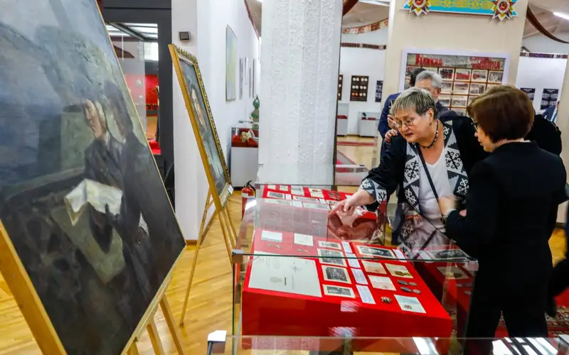 Выставка в честь 80-летия Победы открылась в Алматы