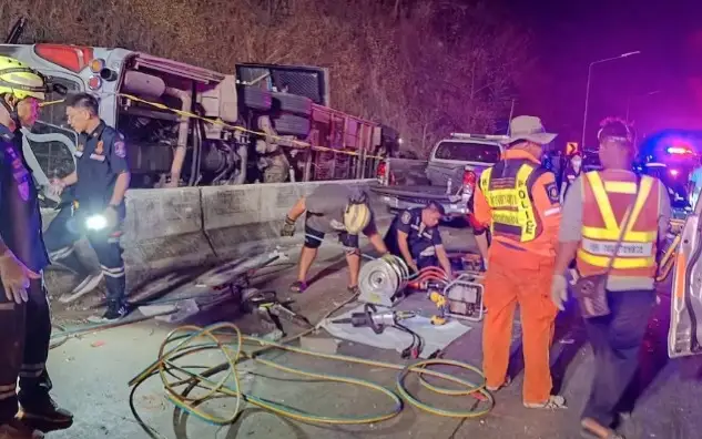 Таиландта туристік автобус аударылып, 18 адам қаза тапты