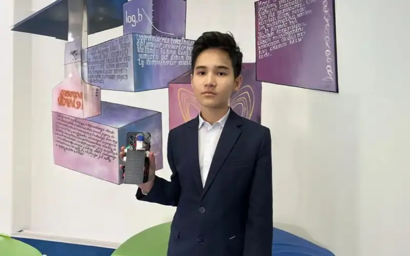 Astana schoolboy creates solar-powered phone charger