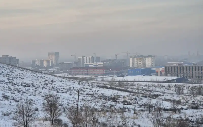 Өскеменді түтін басқанына 12 күн: мектептер қашықтан оқуға көше ме