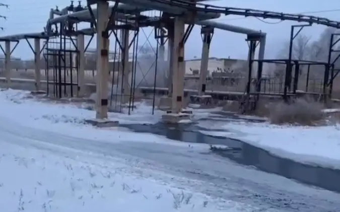 Возле АНПЗ произошла утечка сточных вод