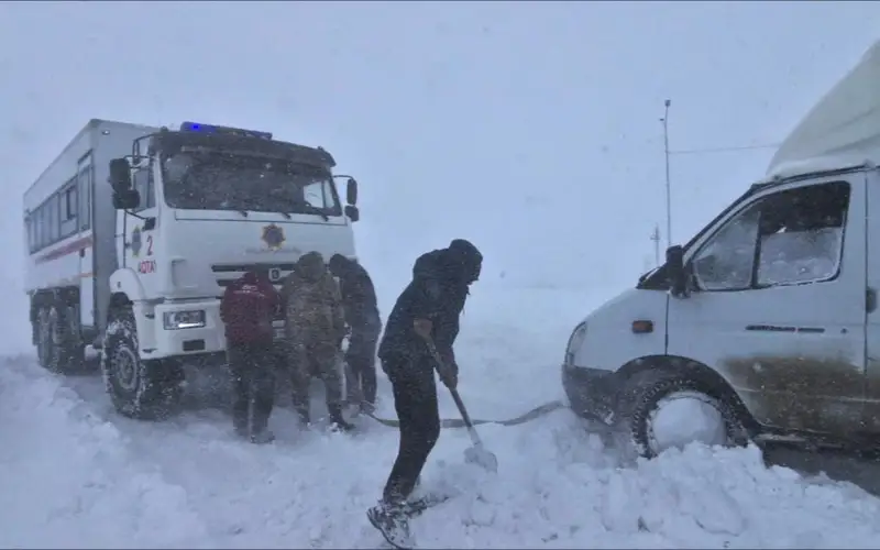 Более 300 человек вызволили из снежного плена в Мангистауской области