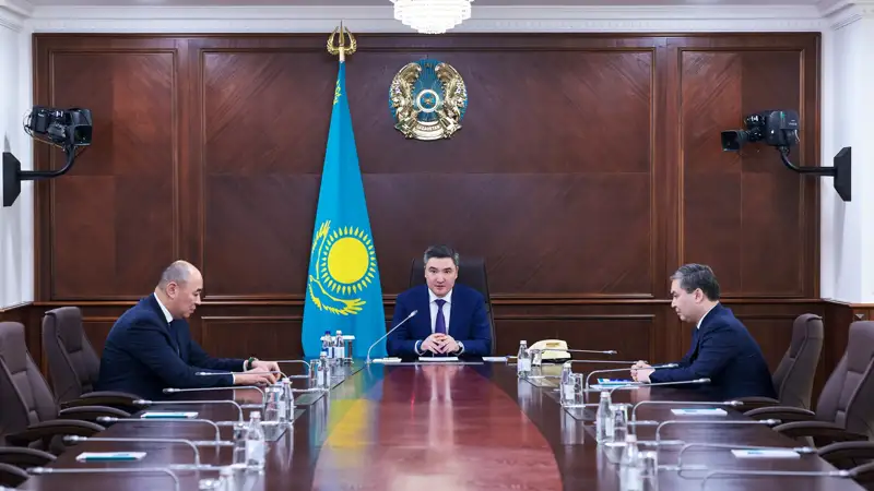 Олжас Бектенов дал поручения новому министру промышленности и строительства