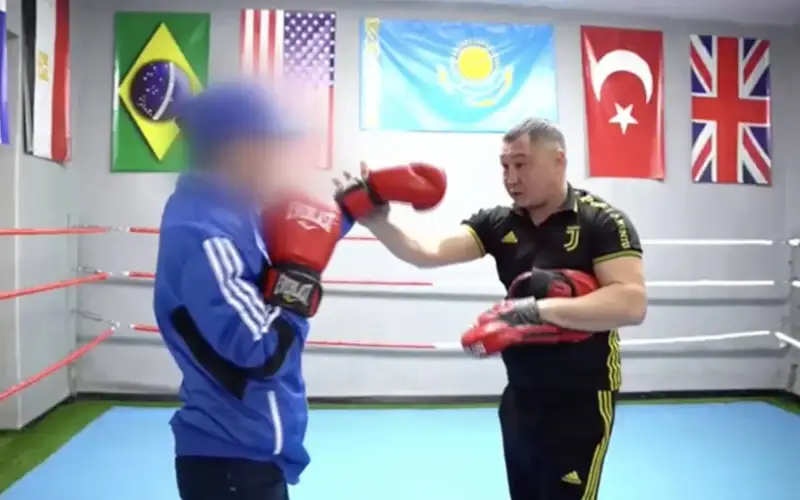 Избитого в Семее мальчика научат боксу 