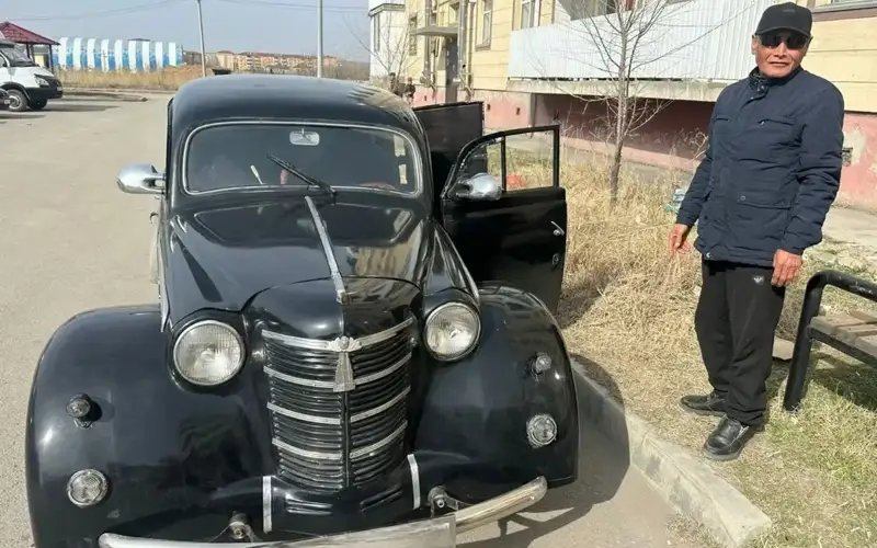 реторо-автомобиль 