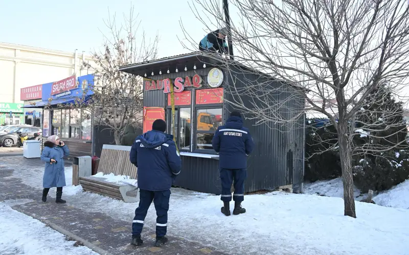 В Алматы снесли 290 незаконных торговых объектов
