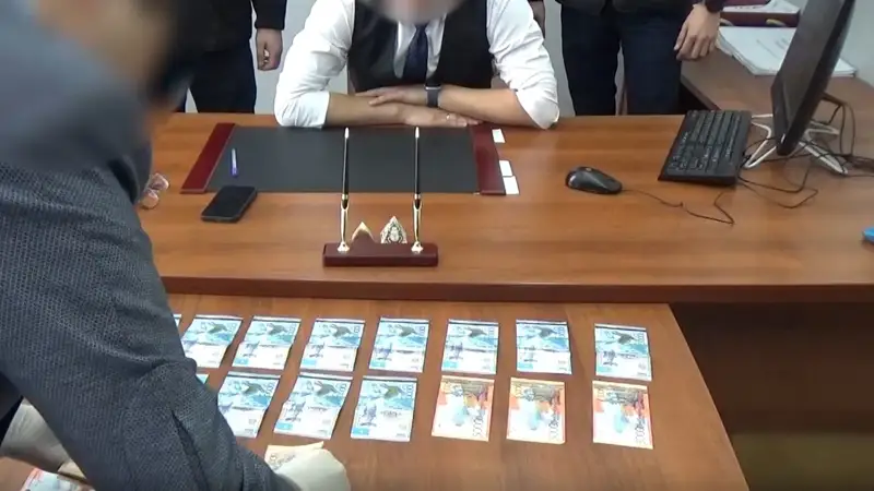 За взятку в 1,5 млн тенге осудили главу отдела архитектуры Уральска