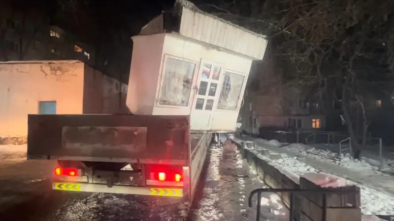 Еще 13 незаконных киосков демонтировали в Алматы