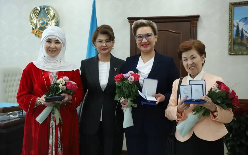 Aıda Balaeva elimizdiń mádenı damýyna  úles qosqan sala mamandaryn marapattady