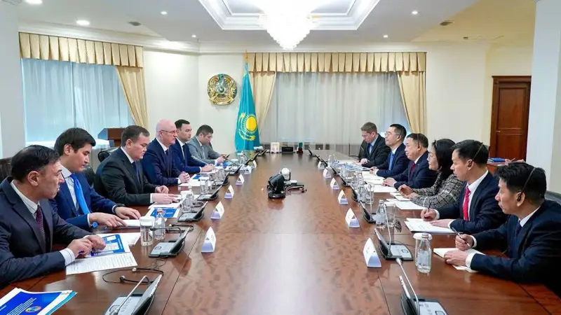 Премьер-министрдің бірінші орынбасары Роман Скляр China Gezhouba Group басшылығымен кездесу өткізді