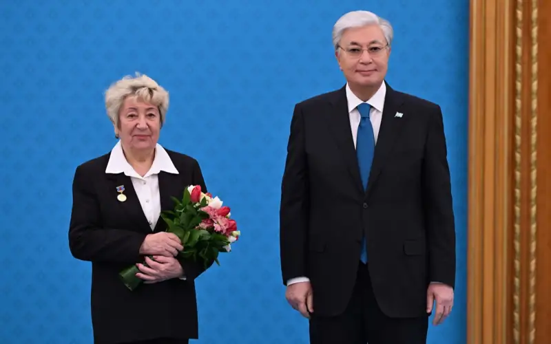 Новые почетные звания впервые вручили женщинам в Акорде