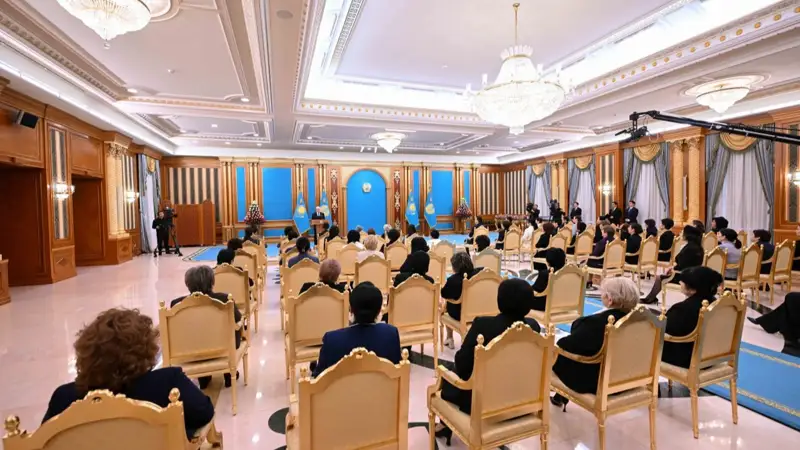 Президент аруларды көктем мерекесі – Халықаралық әйелдер күнімен құттықтады