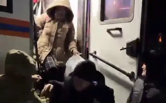 120 человек эвакуировали с трассы в Туркестанской области