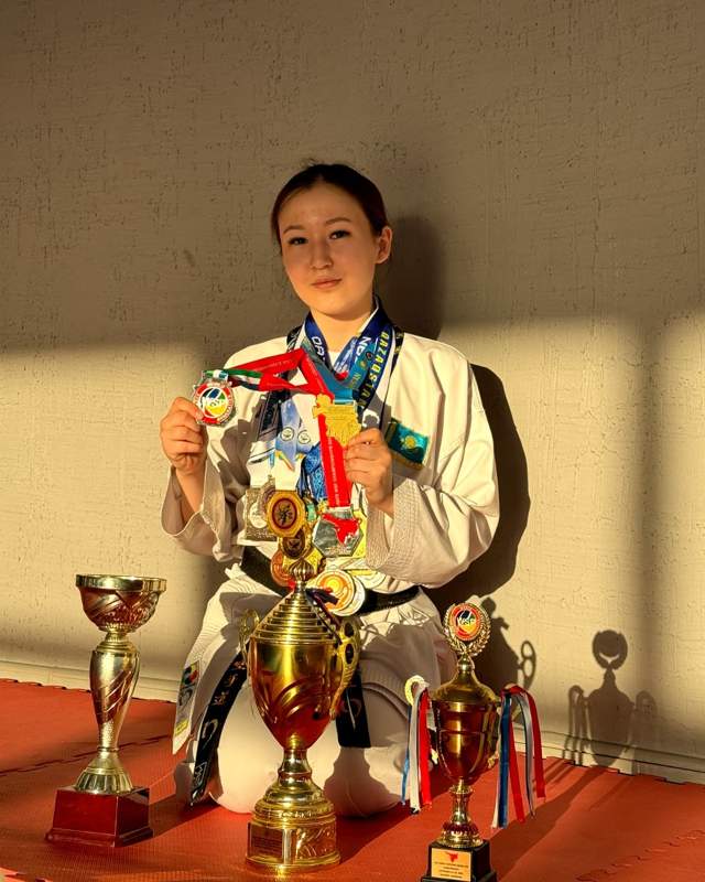 С 13 лет обучает каратэ малышей чемпионка из Кокшетау С 13 лет обучает каратэ малышей чемпионка из Кокшетау