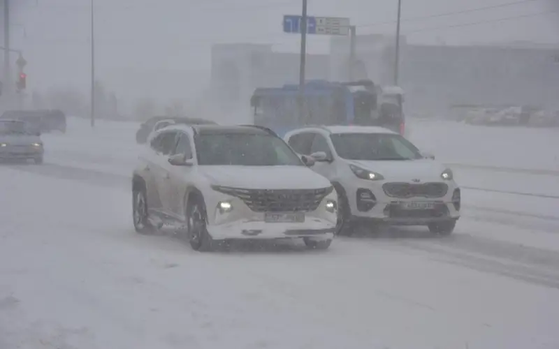 Непогода: что происходит на трассах в Казахстане