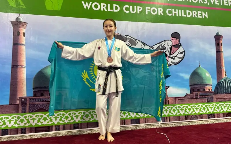 С 13 лет обучает каратэ малышей чемпионка из Кокшетау