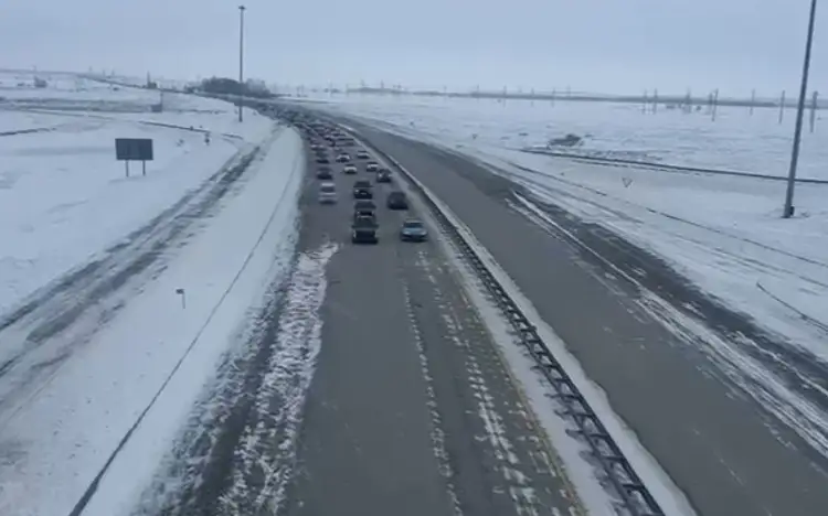 Колонны из 700 автомобилей сопроводили на трассе в Акмолинской области