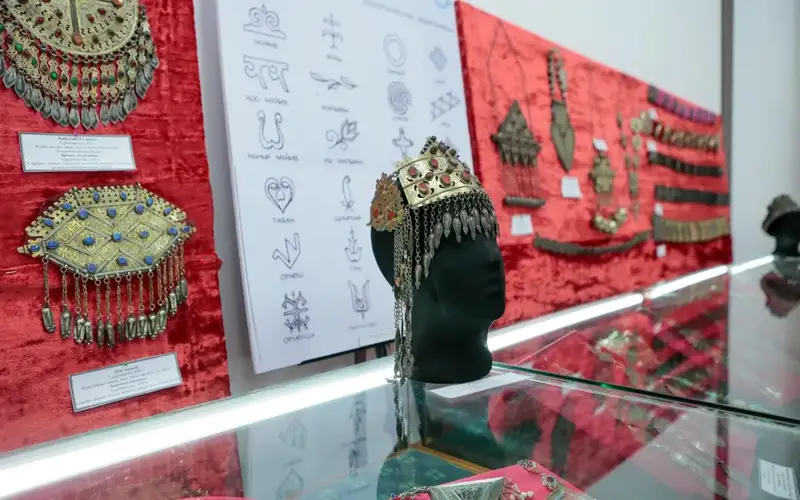 От саков до Cartier: как казахские украшения завоевывают мир