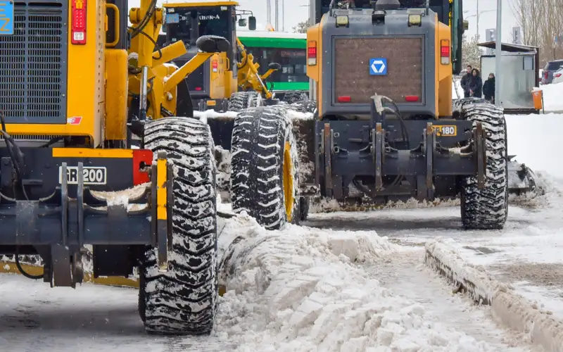 уборка снега, вывоз снега, грузовые машины, қар тазалау