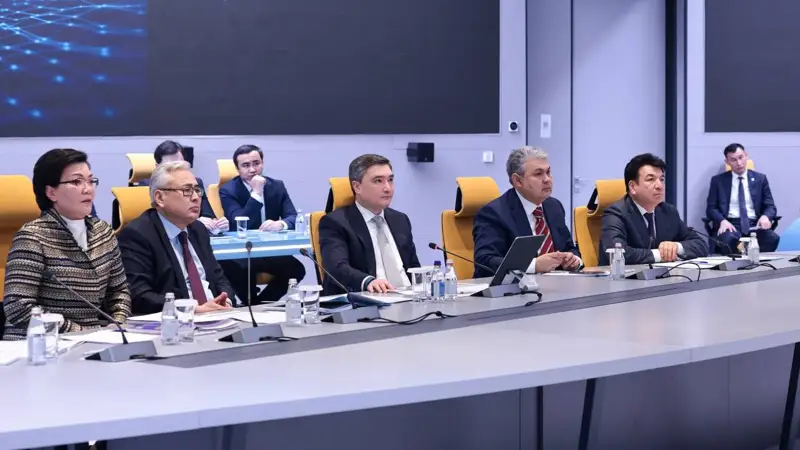 Oljas Bektenov halyqty áleýmettik qoldaý sharalarynyń tıimdiligin arttyrý jóninde keńes ótkizdi