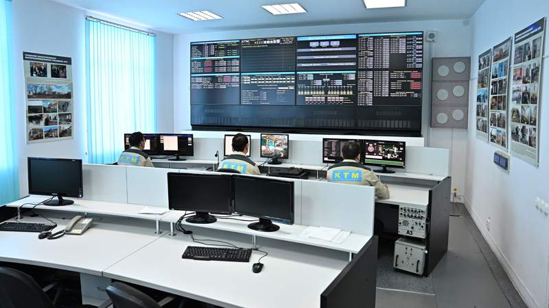 офис Национального ядерного центра Олжас Бектенов ознакомился с работой исследовательского ядерного реактора «Байкал-1»