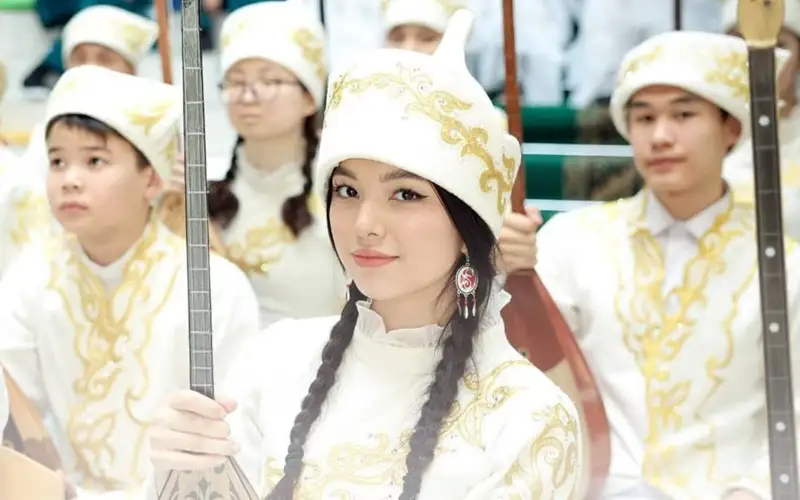 домбыра, оқушы