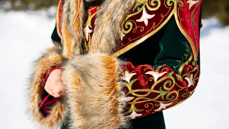 Чимкентлик шифокорлар миллий кийимда ишга келишди