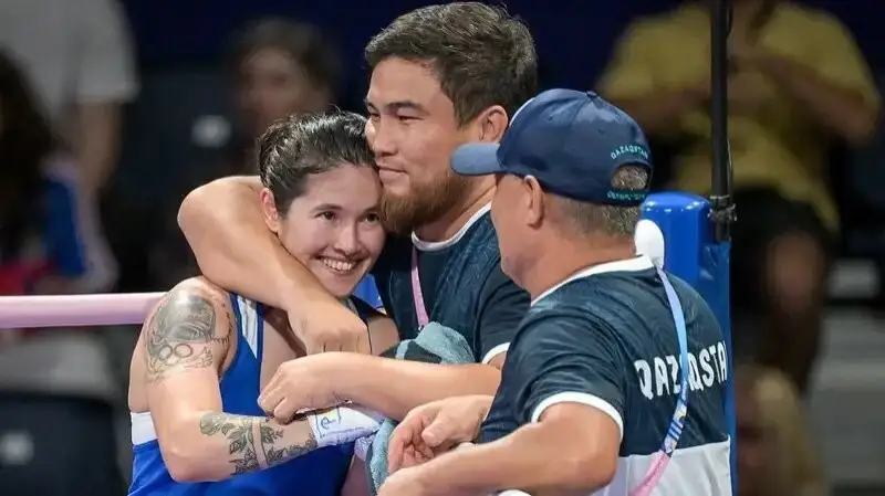 Назым Кызайбай стала трехкратной чемпионкой мира по боксу