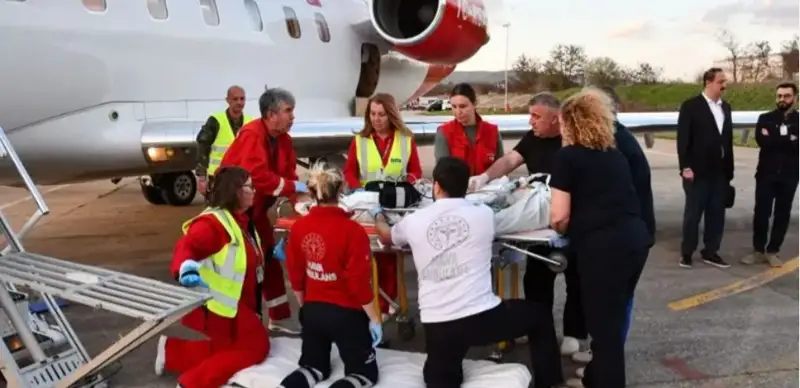 эвакуация пострадавших в Северной Македрнии в Турцию