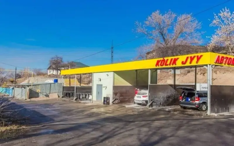 Еще одну автомойку снесли в Алматы
