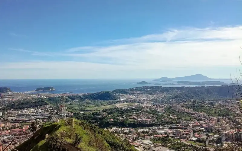 Неаполь вулқон отилиши хавфи туфайли оммавий эвакуацияга тайёрланмоқда