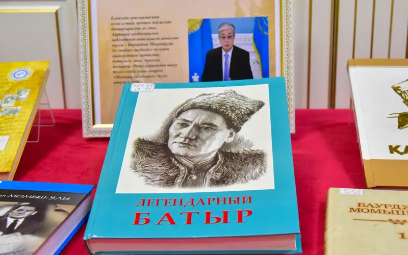 Елордада Момышұлының кітаптары, хаттары мен карталары қойылған көрме ашылды