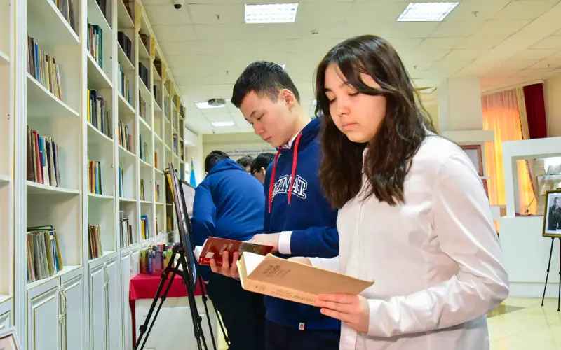 Елордада Момышұлының кітаптары, хаттары мен карталары қойылған көрме ашылды