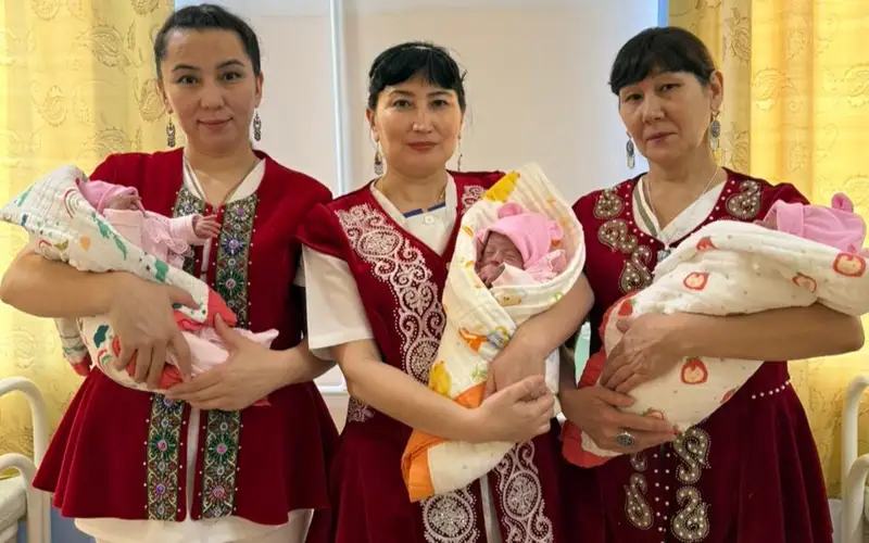 Многодетная мать родила тройню в Уральске