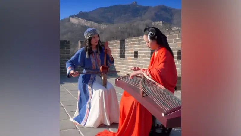 Қытай қорғанында екі елдің ұлттық аспабымен «Құсни Қорлан» композицясы орындалды
